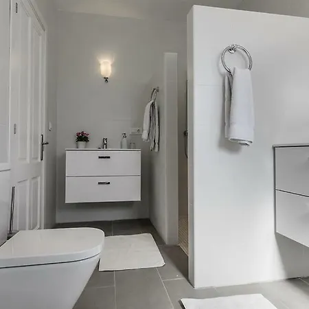 Andrago By Aguilarent Villa *