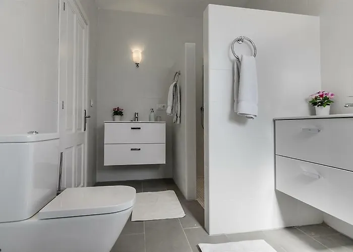 Andrago By Aguilarent Villa *